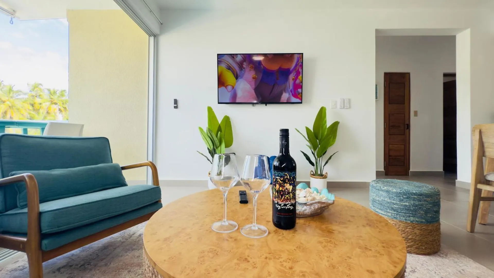 2 Bedroom Condo 150M From Beach Лас Терренас Апартаменты